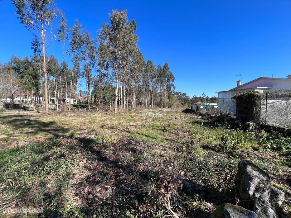 Terreno com 1040m2 de construção - Forjães, Esposende