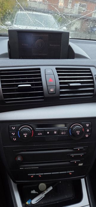 Bmw 118i bogate wyposażenie klima szyberdach ksenony Navi 2006 rok