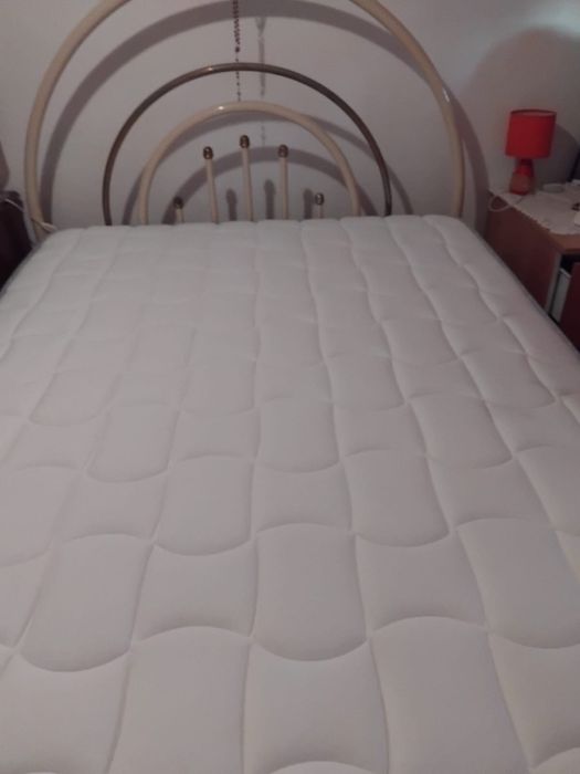 Vendo cama em ferro de casal