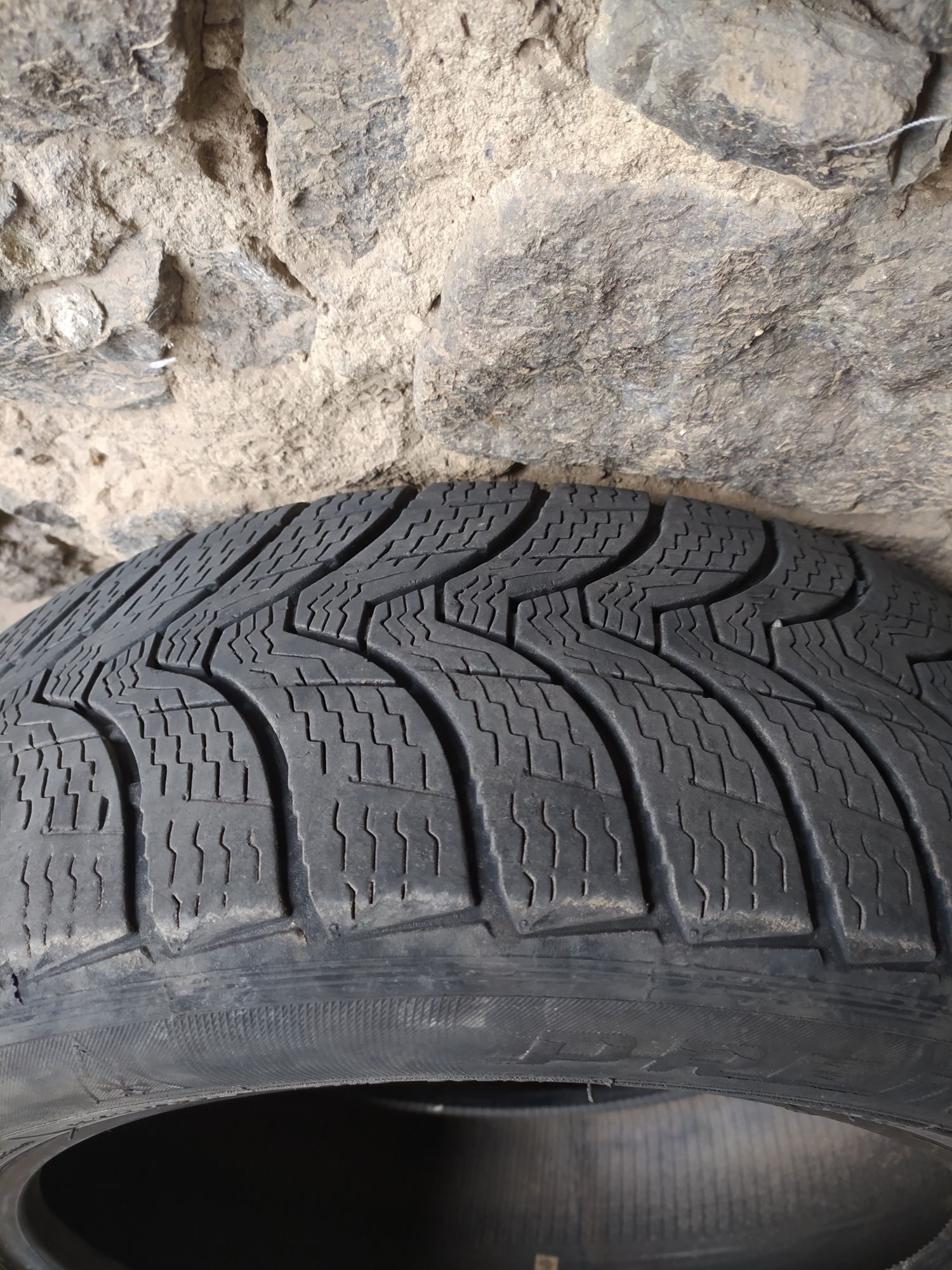 Продам резину 205/60 r16