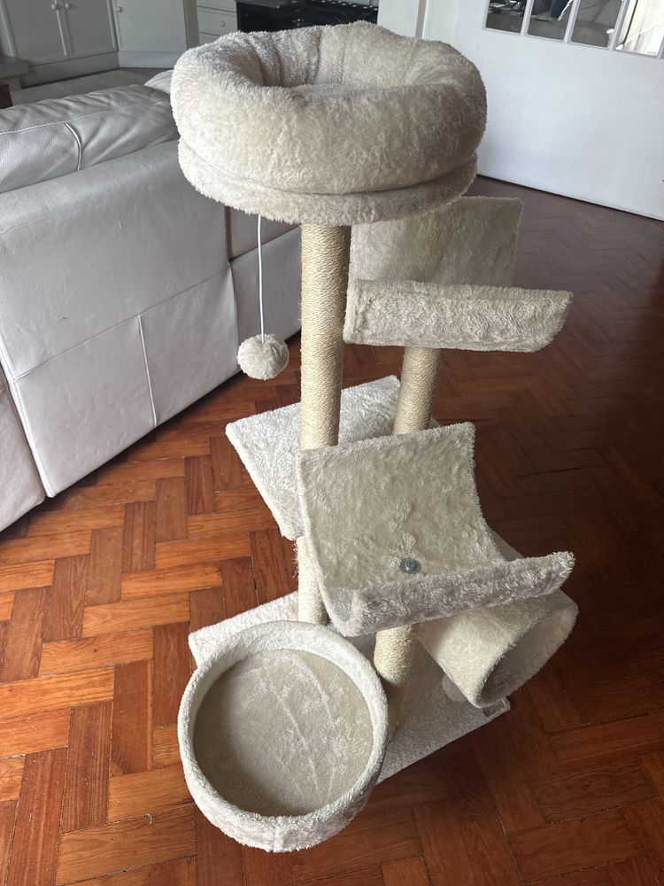 Arranhador / Torre de plataformas para gatos