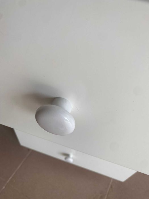 Secretária lacada em madeira, a precisar de restauro