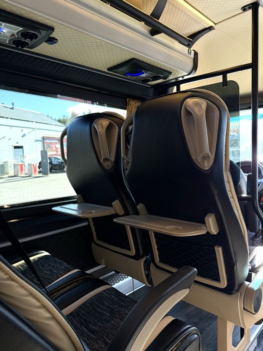 Krajowy i międzynarodowy transport osób - Zawadzki