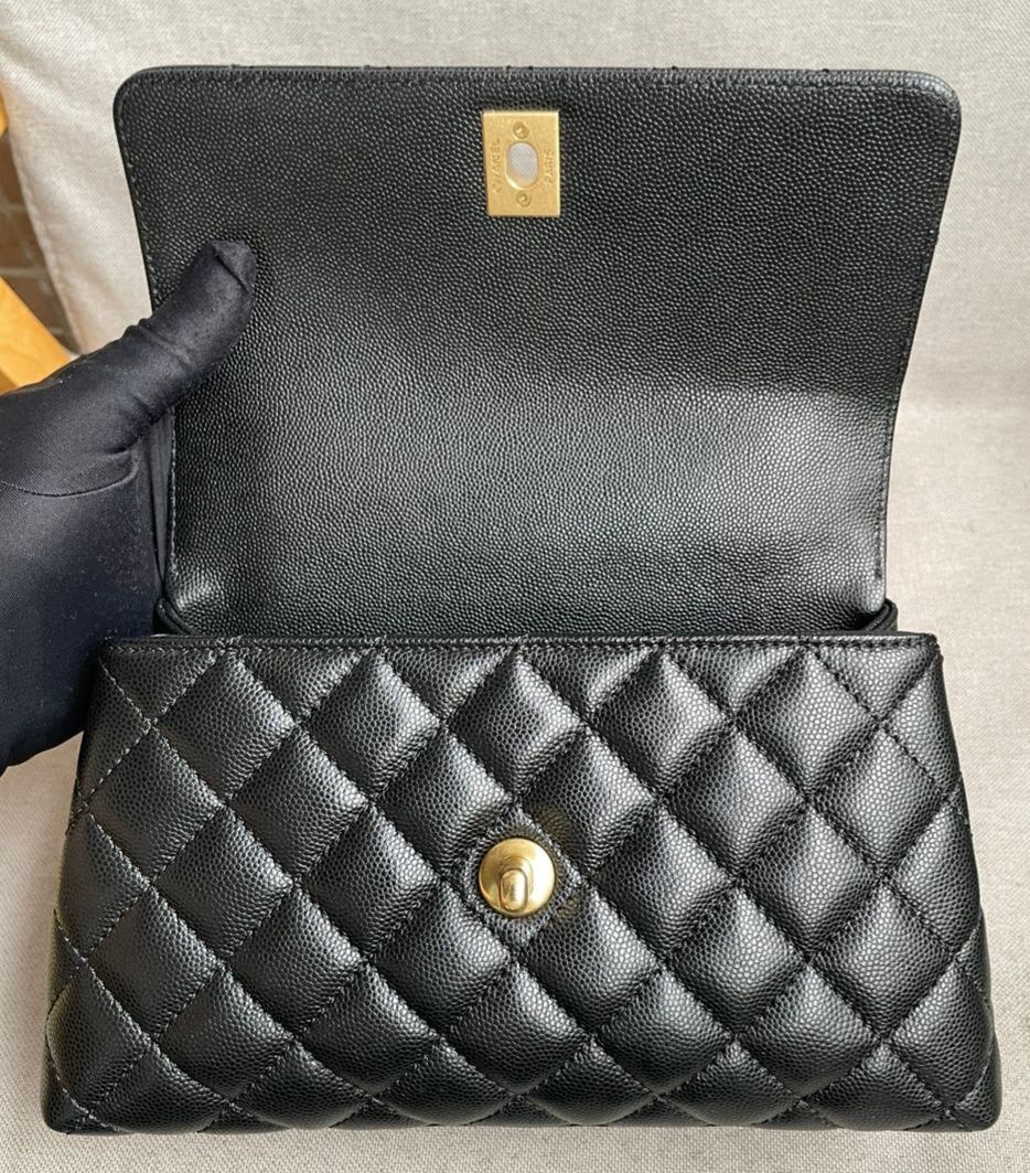 Chanel classic flap bag coco handle