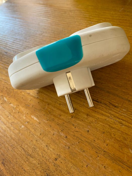 Ficha dupla adaptadora de fichas inglesas para portuguesas