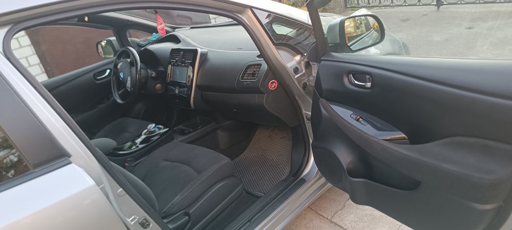 Продам Nissan Leaf