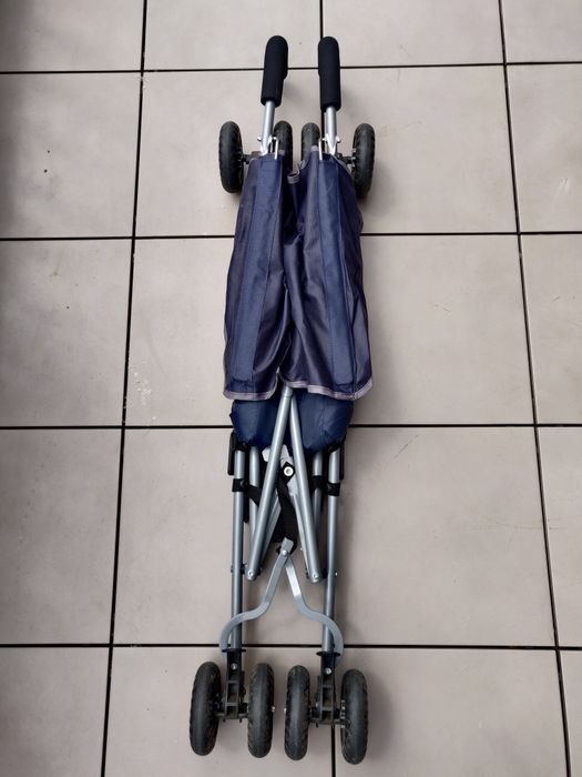 Carrinho de passeio tipo "guarda-chuva"