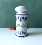 Wysoka niemiecka, ceramiczna cukiernica.