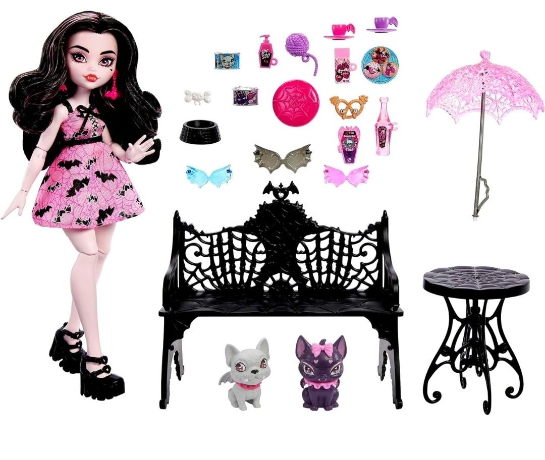 Mattel Monster High Draculaura Bite in The Park Doll and Playset