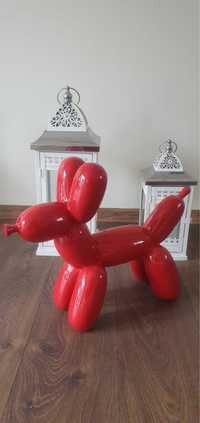 Czerwony „balonowy” pies, nowoczesna rzeźba