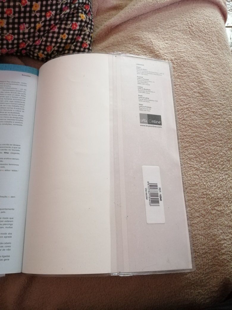 Caderno atividades mensagens 8, português, muito bom estado.