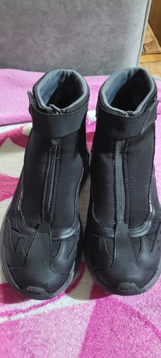 Продам кросівки Zara в хорошому стані, дуже стильні та зручні.