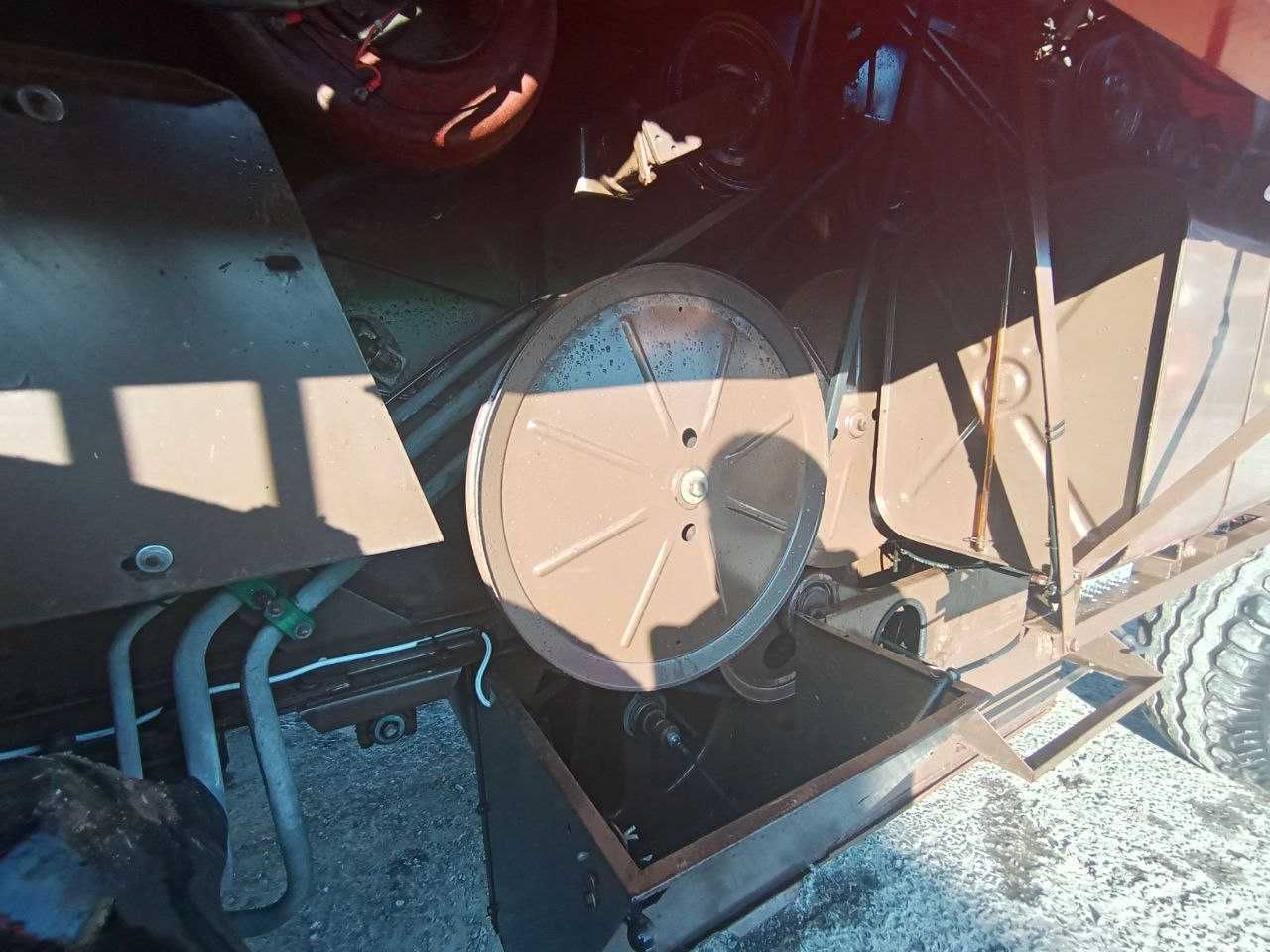 Комбайн Dronningborg D 7500 з гідроходом