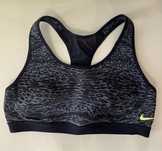 Спортивний топ Nike