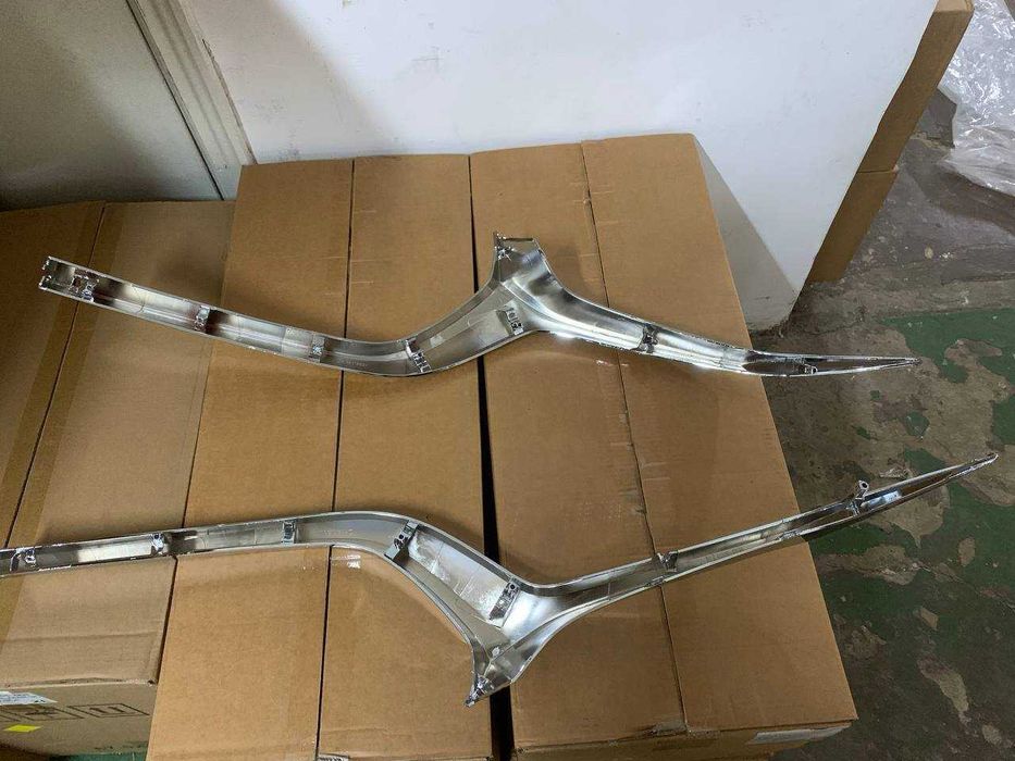 Хром решітки радіатора Mazda CX-30 2020- в зборі новий ліцензія