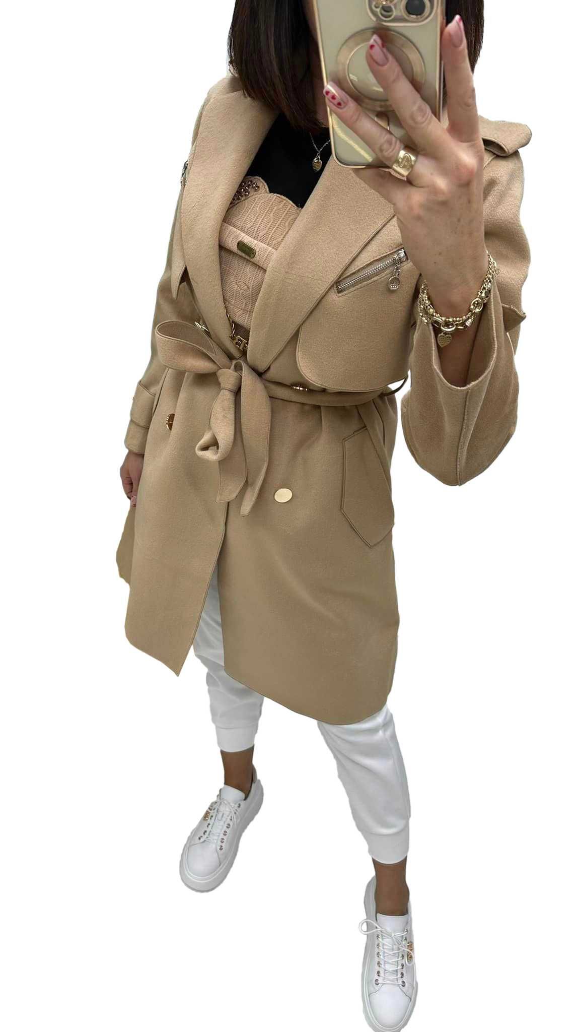 Włoski elegancki płaszcz beżowy czesana wełna broszka narzutka  SM