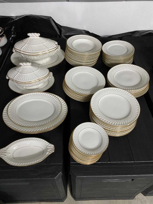 Serviço de jantar Atenas Vista Alegre, branco com detalhes em dourado