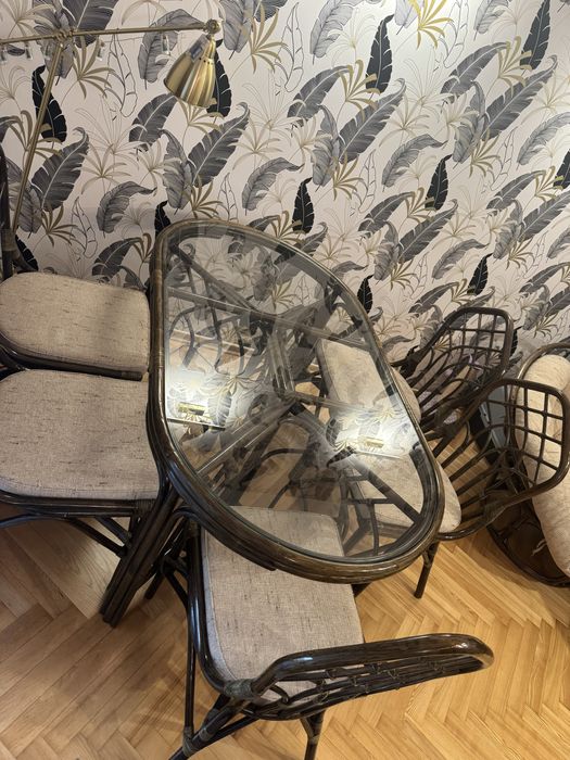 Stół ratanowy i 6 krzeseł