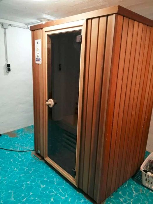 Sauna drewniana kabina grzewcza na podczerwień 2os kółka szklane drzwi