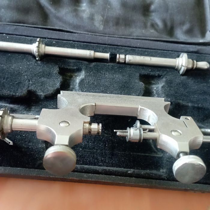 Антикварный часовой инструмент — центровой мини-станок (watchmaker’s t