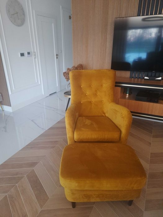 Fotel z podnóżkiem Emmohl