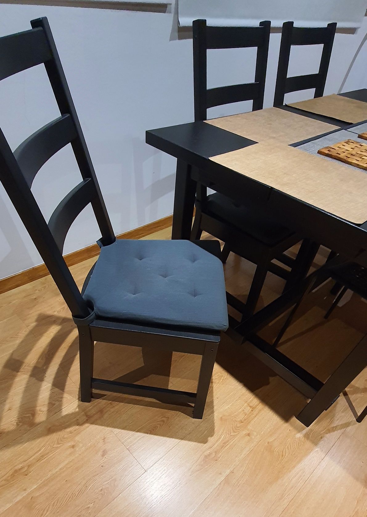 Mesa Ikes com 4 Cadeiras Preto Nordviken