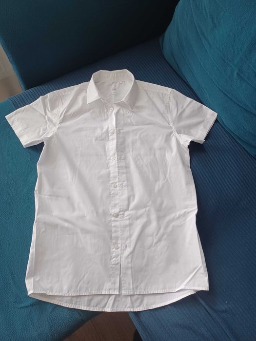 Biała koszula krótki rękaw.