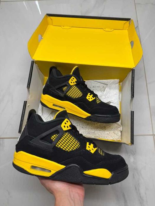 ButymeskieMokasynyJordan_4_Retro_ThunderR.39