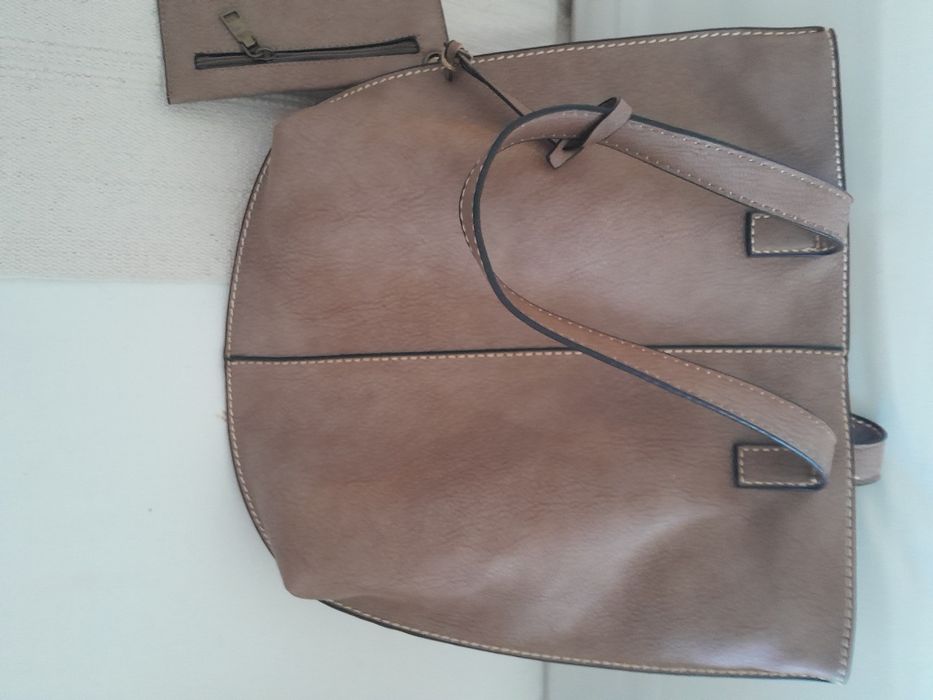 Mala beje de senhora da NATURA