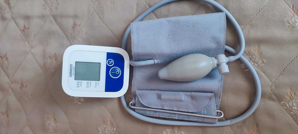 Тонометр напівавтоматичний  Omron