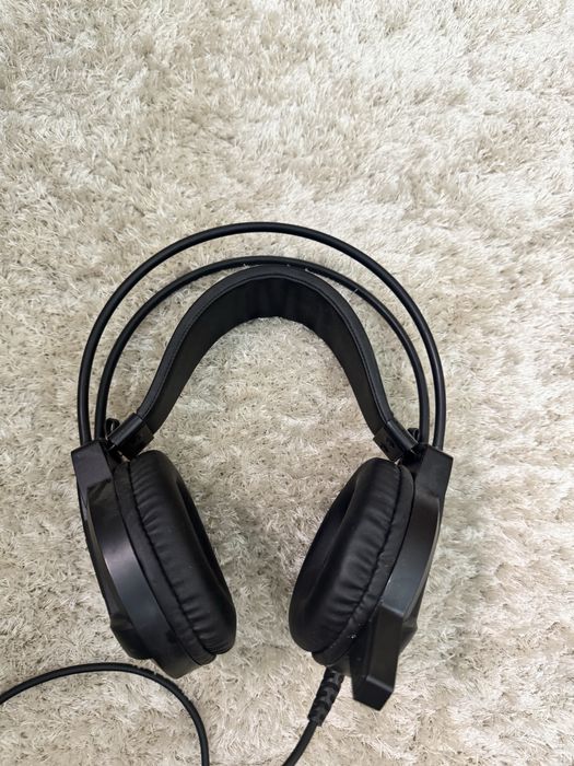 Fone de ouvido headset para jogos Redragon Memecoleous H112.