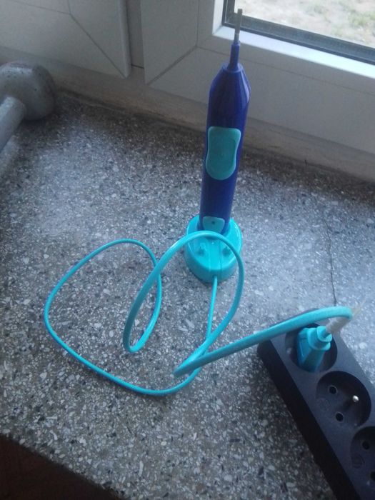 Elektryczne szczoteczki do zębów+ 2 ładowarki