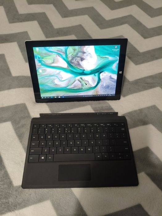 Laptop Microsoft Surface 3 dotykowy z odpinaną podświetlaną klawiaturą