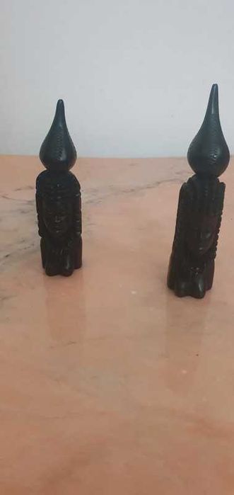 Bustos Artesanato africano em pau preto.