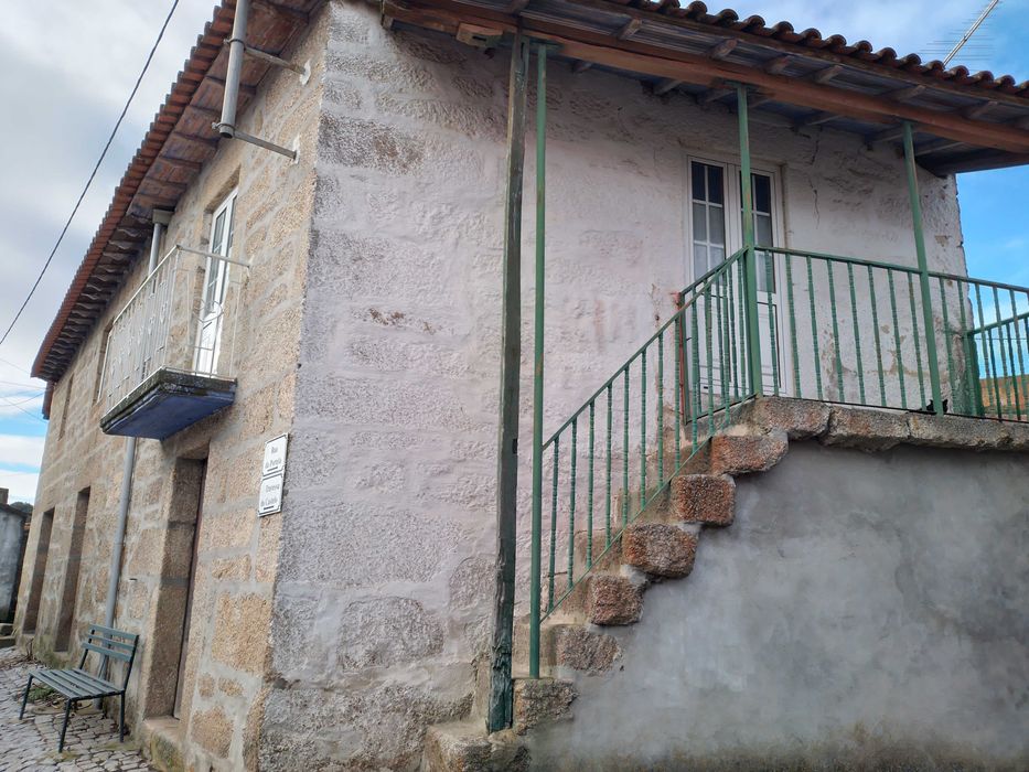 Casas, quintais, Arrumos, terrenos no Castedo