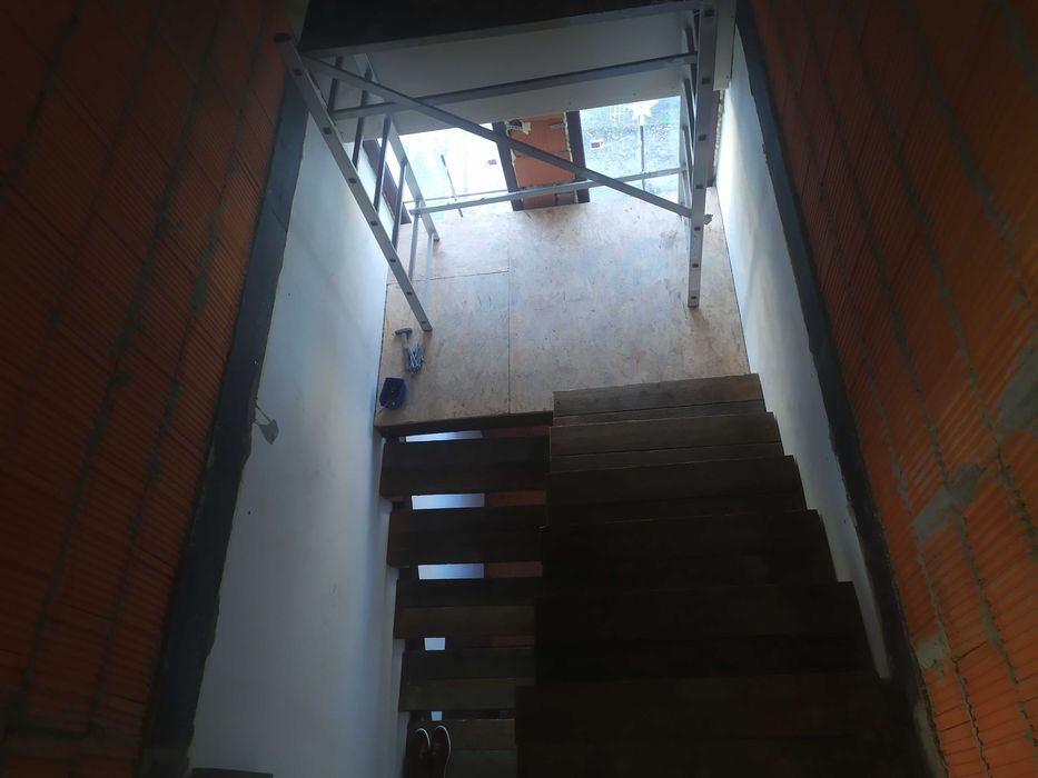 Schody tymczasowe 2 biegi plus podest i śruby wys. 2,6 - 2,8m