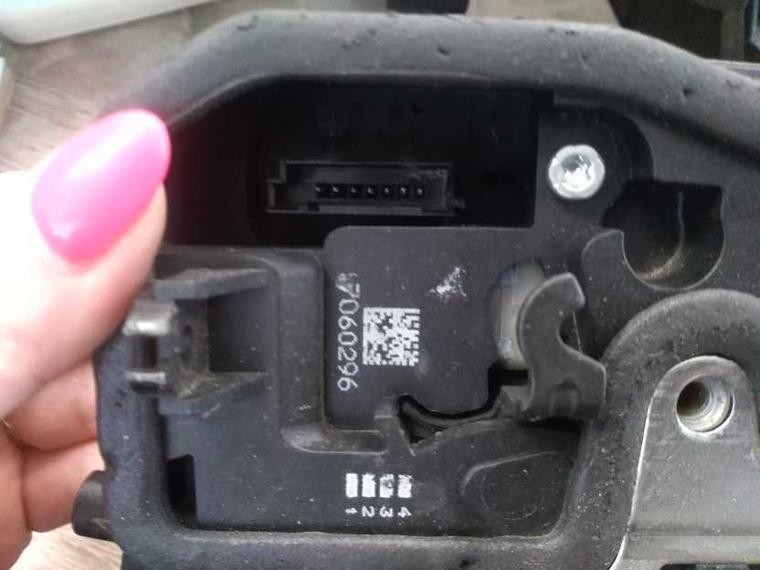 Zamek prawy tył BMW E90 E91 7 pin EU