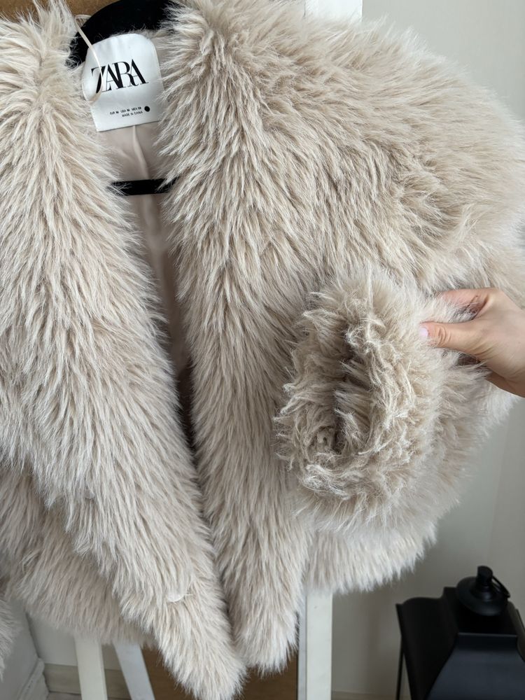 Шуба бежева ZARA