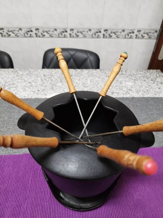 Fondue em ferro preto
