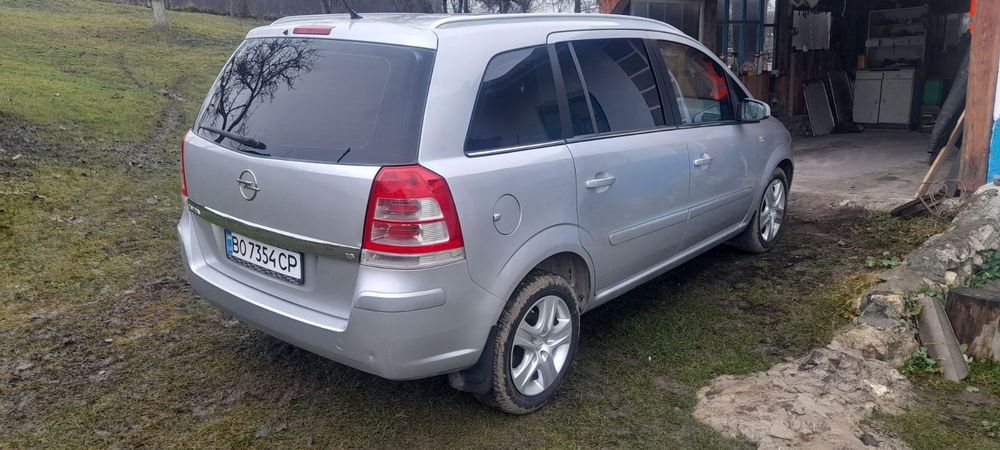 Продам автомобіль Опель Zafira