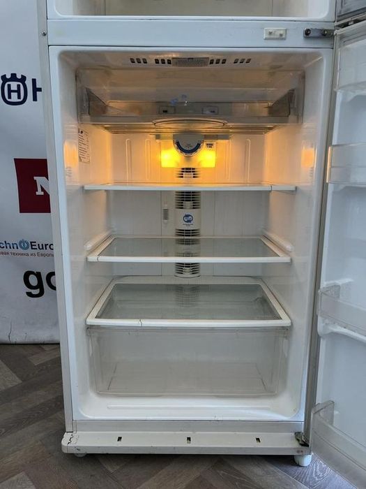 Холодильник Samsung No Frost з морозильною камерою широкий вмісткий