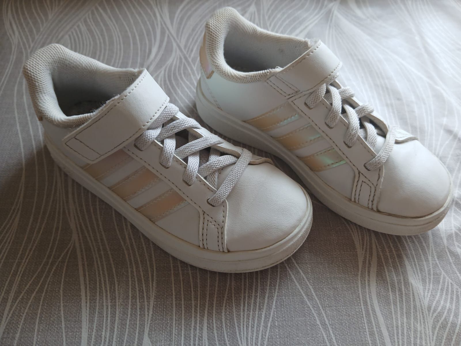 Sapatilhas adidas número 28
