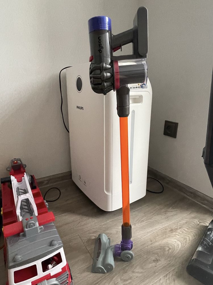 дитячий пилосос DYSON