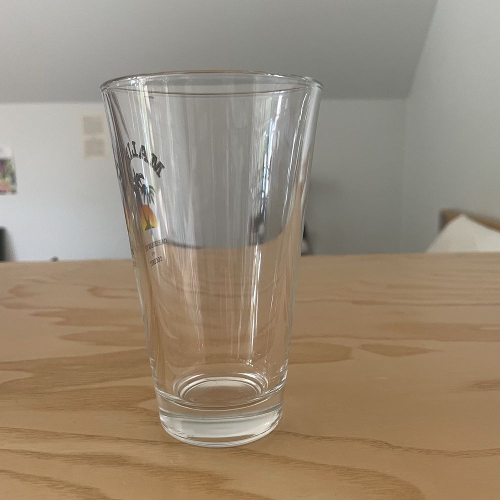 Kufel Malibu vintage czysty bez miarki kolekcjonerski 2000