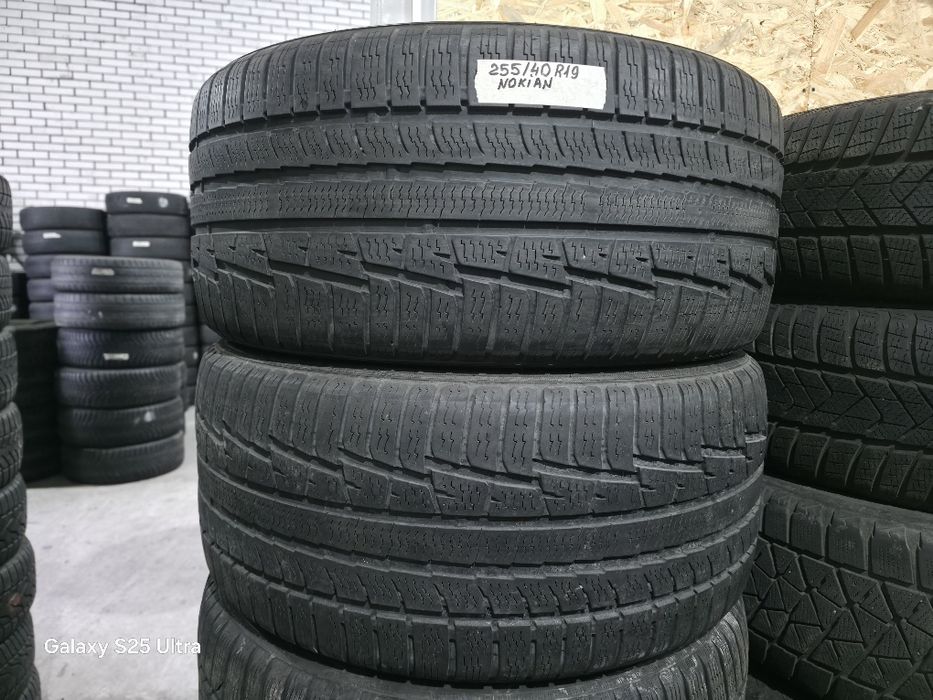 255/40R19 Nokian