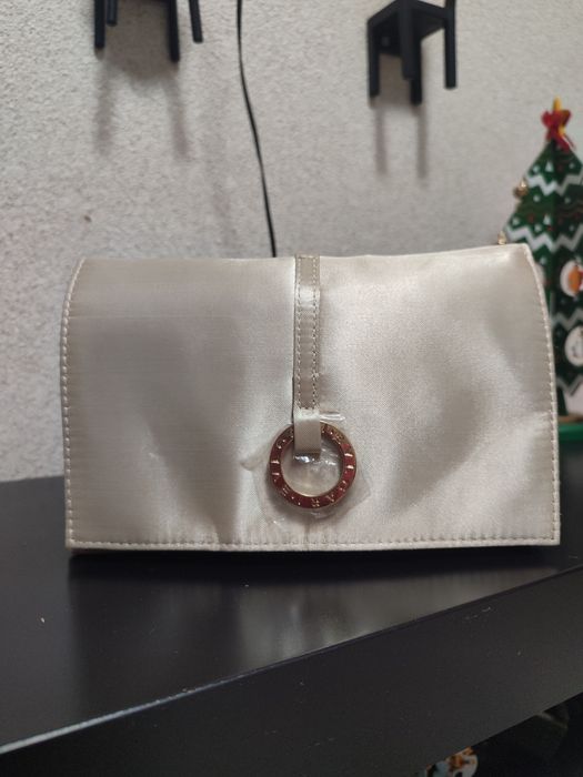 Косметичка клатч Bvlgari.