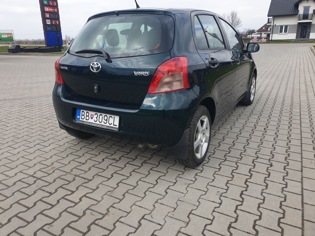 Toyota yaris II 1.3 benzyna