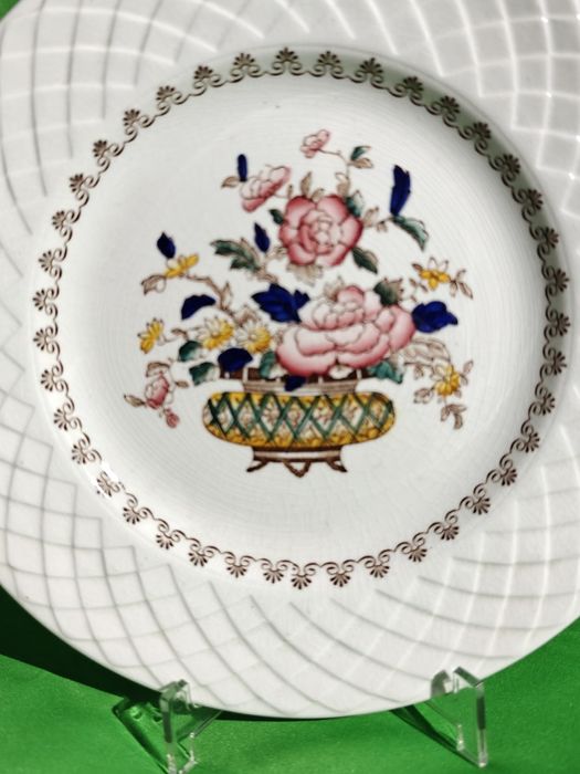 Prato de porcelana decorarivo