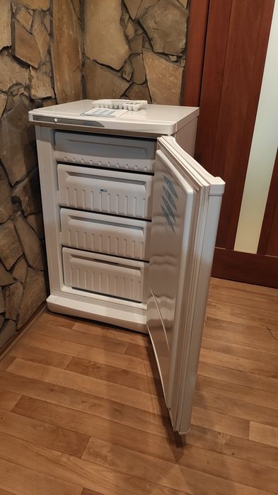 Продам морозильную камеру STINOL