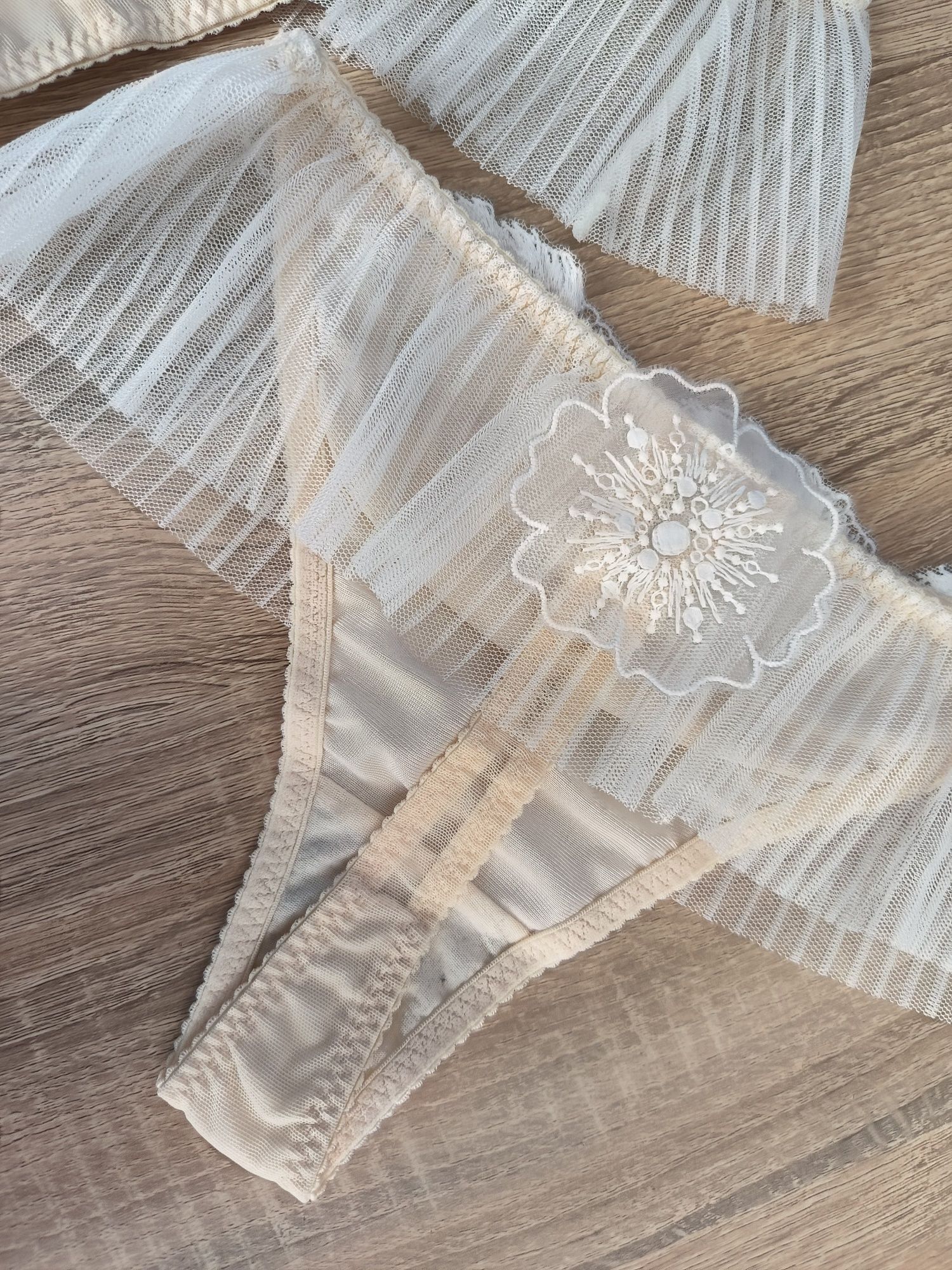 Stringi 2 pary nowe M